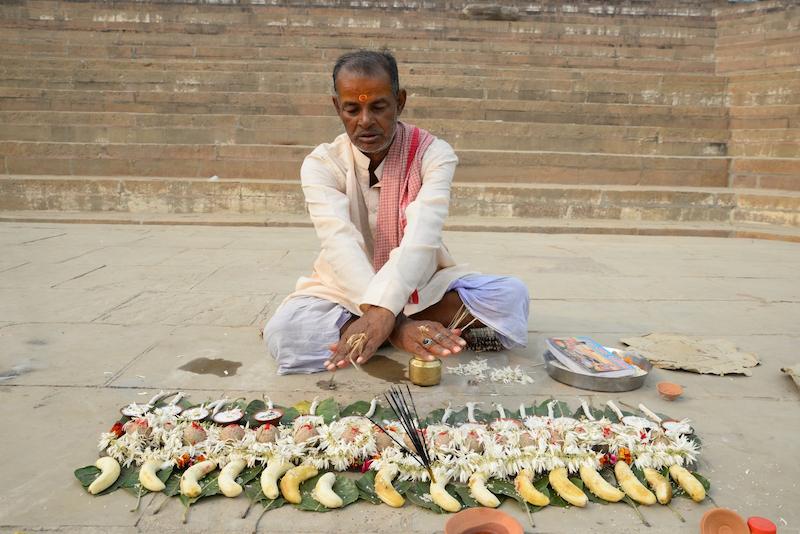 Pind Daan at Varanasi Ghat with 16 Pinds and Flowers
